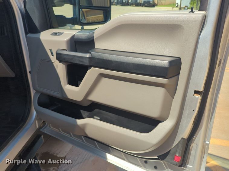 image for item NW9719 2018 Ford  F250 Super Duty SuperCab pickup truck