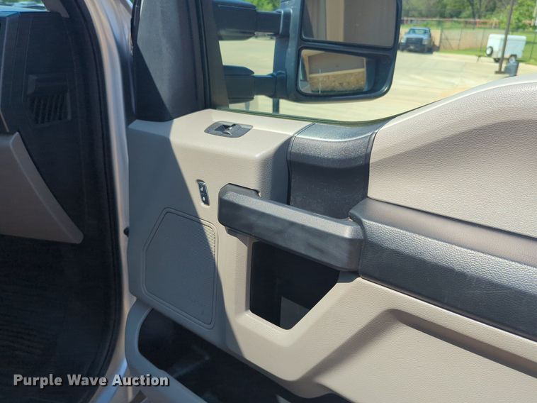 image for item NW9719 2018 Ford  F250 Super Duty SuperCab pickup truck