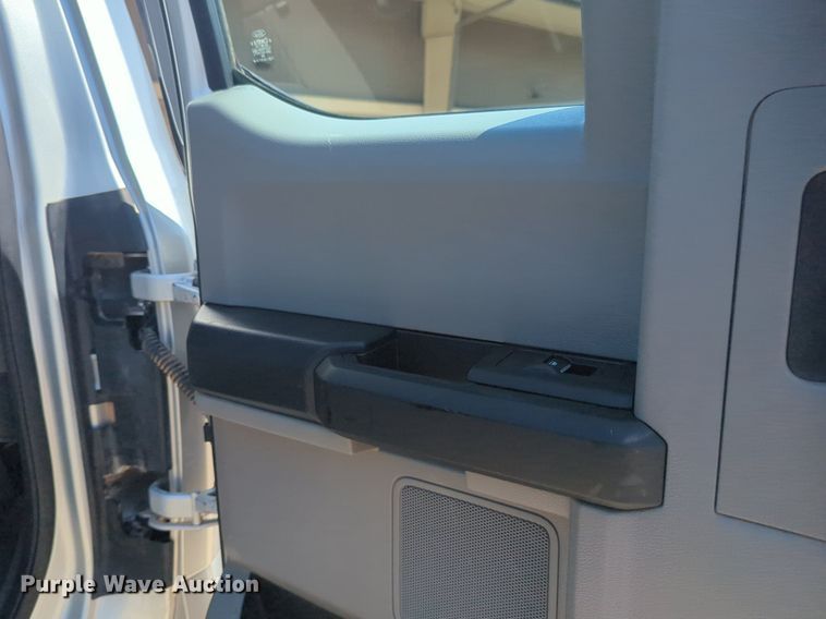 image for item NW9719 2018 Ford  F250 Super Duty SuperCab pickup truck