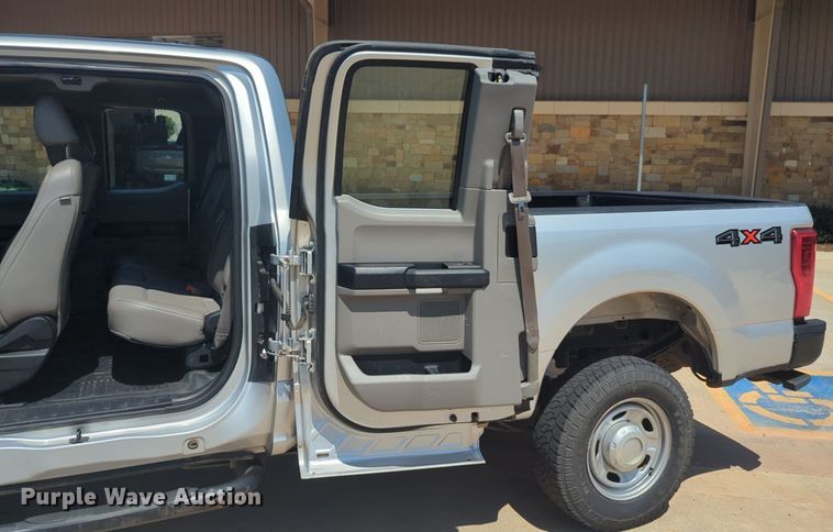 image for item NW9724 2018 Ford  F250 Super Duty SuperCab pickup truck