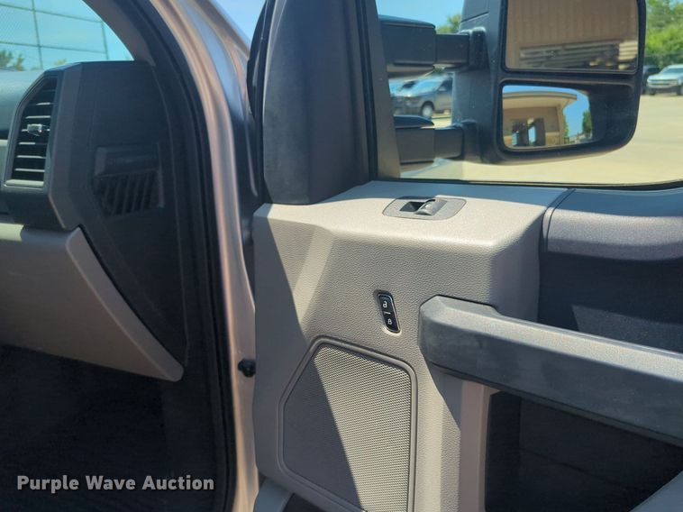 image for item NW9724 2018 Ford  F250 Super Duty SuperCab pickup truck