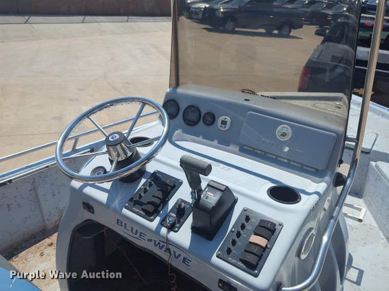 image for item NW9726 2004 Bluewave Classic 190 boat