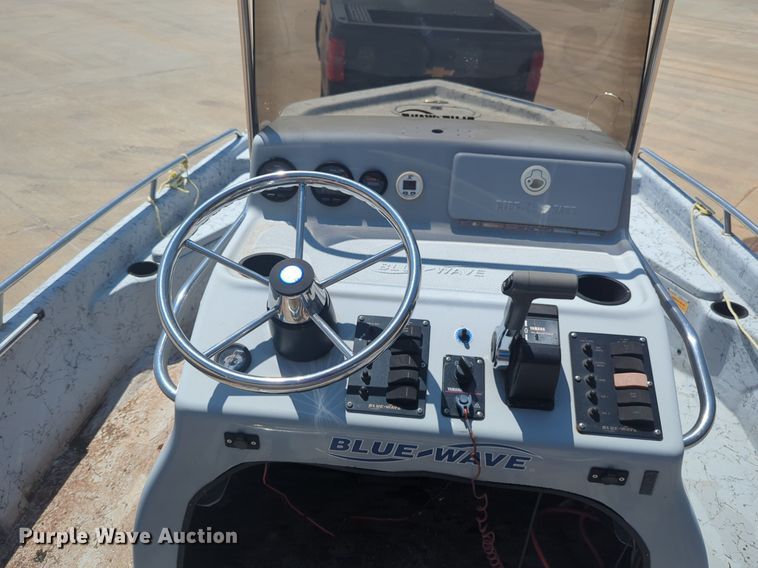 image for item NW9726 2004 Bluewave Classic 190 boat