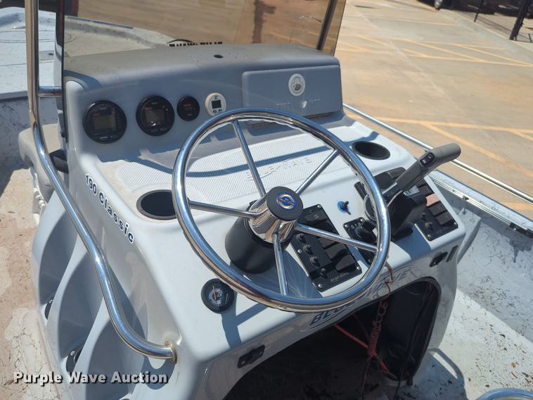 image for item NW9726 2004 Bluewave Classic 190 boat