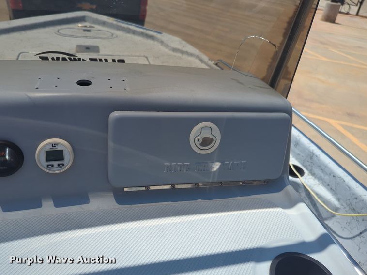 image for item NW9726 2004 Bluewave Classic 190 boat