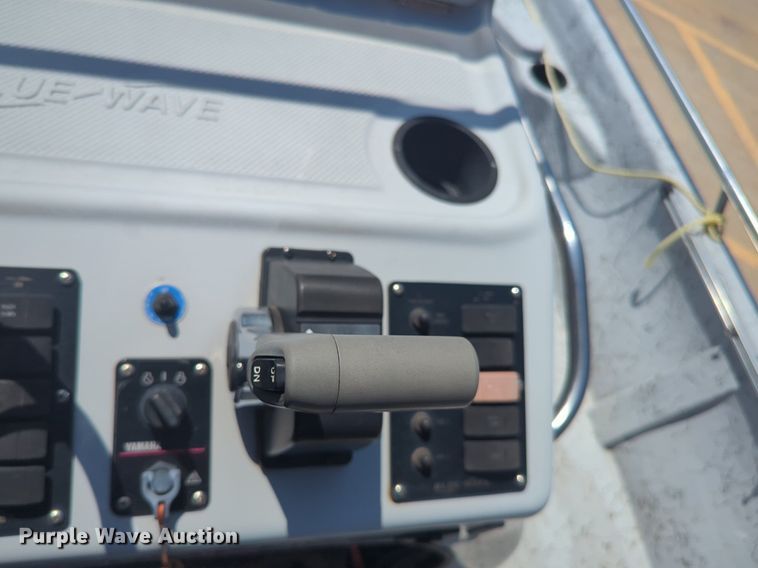 image for item NW9726 2004 Bluewave Classic 190 boat