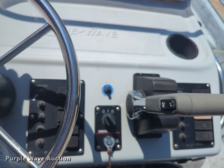 image for item NW9726 2004 Bluewave Classic 190 boat