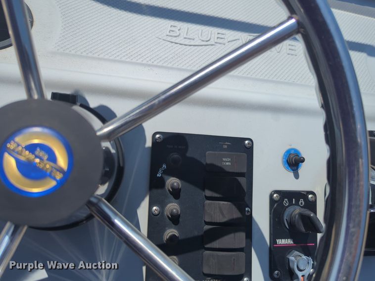 image for item NW9726 2004 Bluewave Classic 190 boat