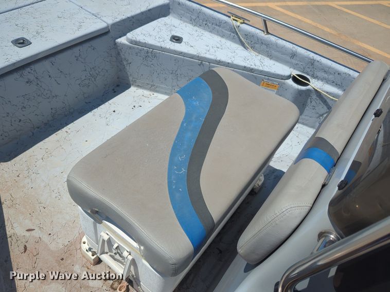 image for item NW9726 2004 Bluewave Classic 190 boat