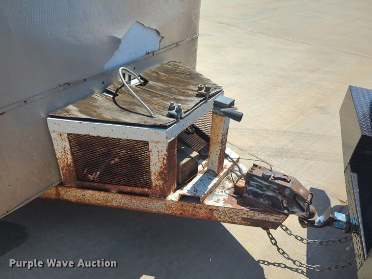 image for item NW9728 1995 WW enclosed cargo trailer