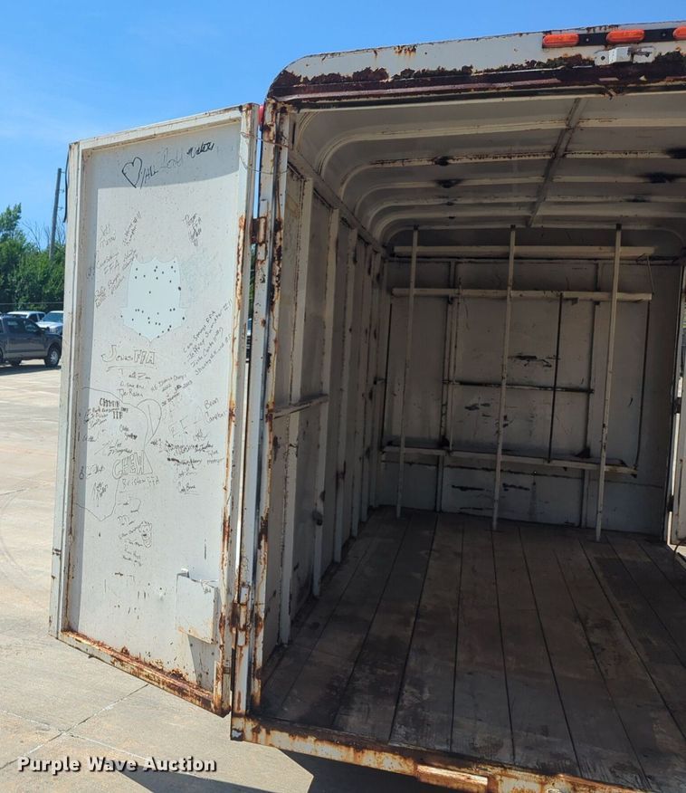 image for item NW9728 1995 WW enclosed cargo trailer
