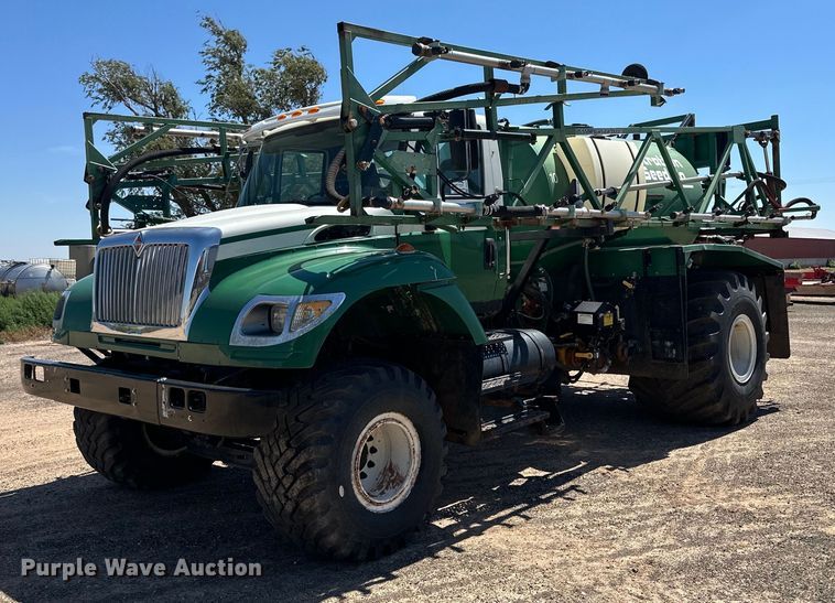 image for item DG4472 2006 International 7600 applicator truck