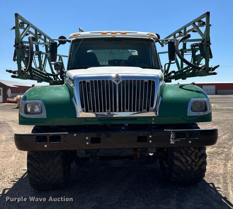 image for item DG4472 2006 International 7600 applicator truck