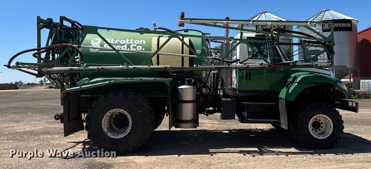 image for item DG4472 2006 International 7600 applicator truck