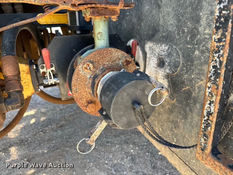 image for item DG4472 2006 International 7600 applicator truck