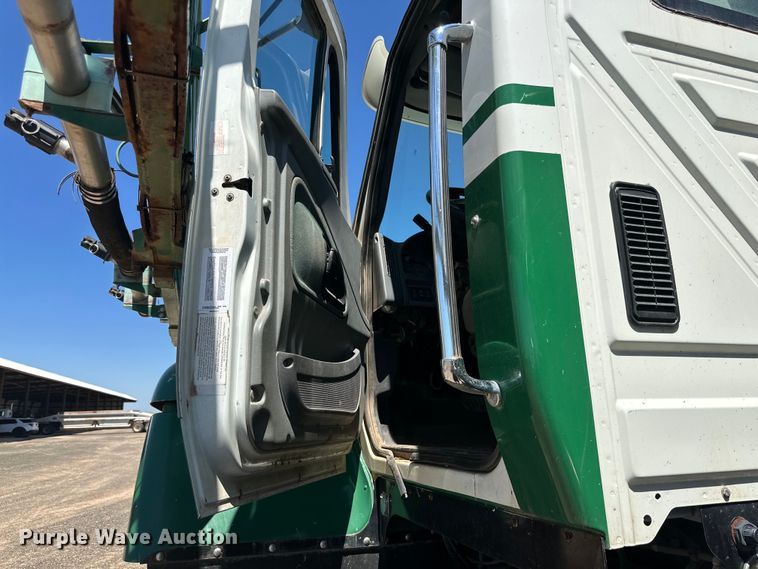 image for item DG4472 2006 International 7600 applicator truck