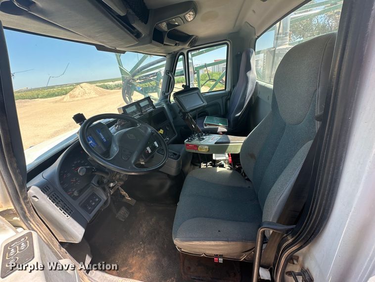 image for item DG4472 2006 International 7600 applicator truck