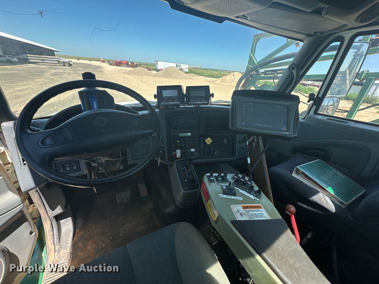 image for item DG4472 2006 International 7600 applicator truck