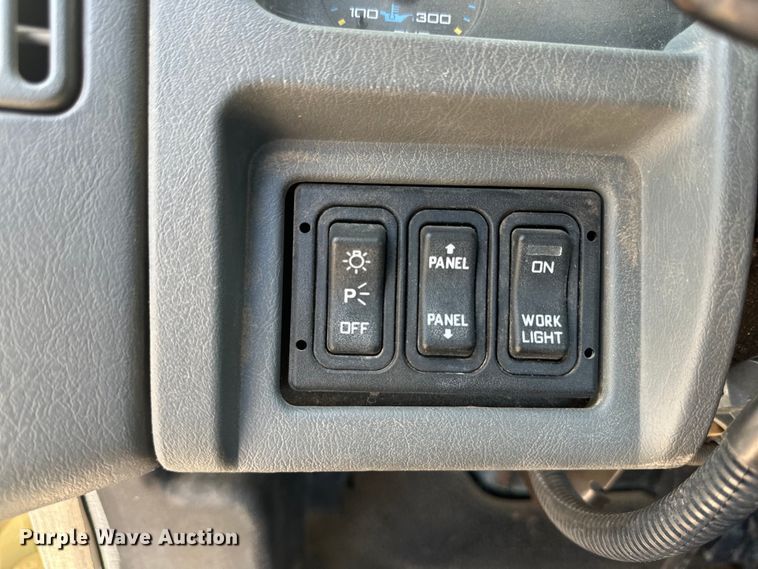 image for item DG4472 2006 International 7600 applicator truck