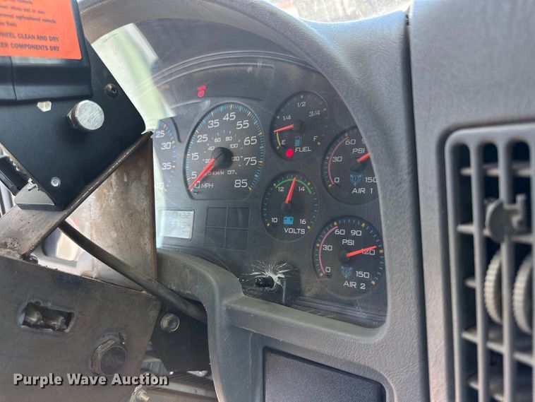 image for item DG4472 2006 International 7600 applicator truck