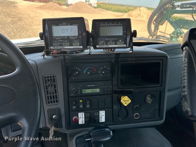 image for item DG4472 2006 International 7600 applicator truck