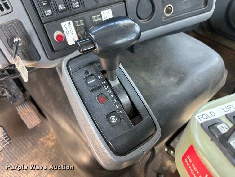 image for item DG4472 2006 International 7600 applicator truck