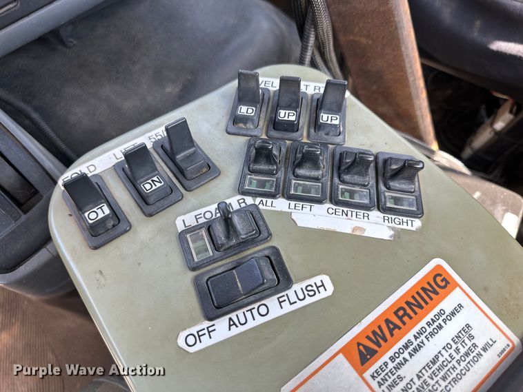 image for item DG4472 2006 International 7600 applicator truck