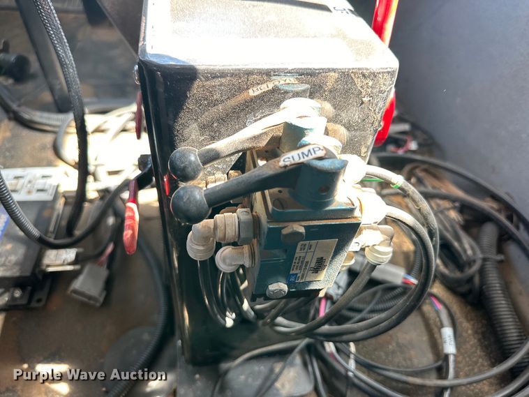 image for item DG4472 2006 International 7600 applicator truck