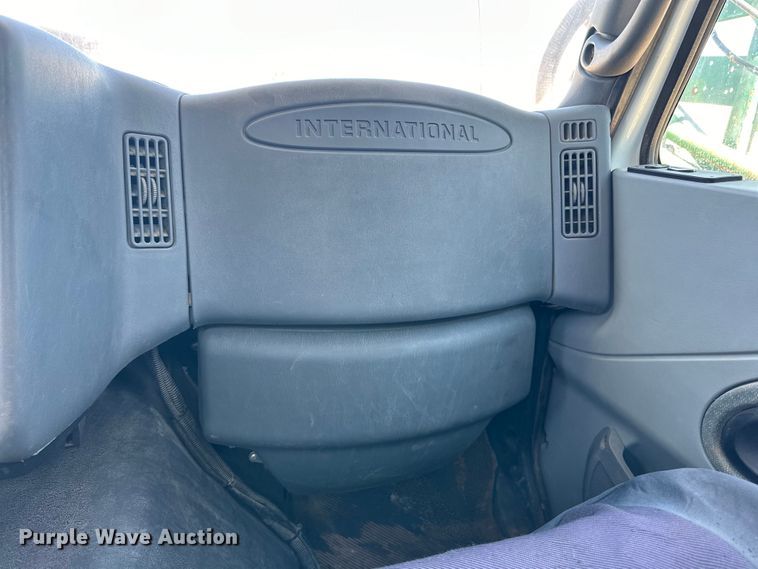 image for item DG4472 2006 International 7600 applicator truck