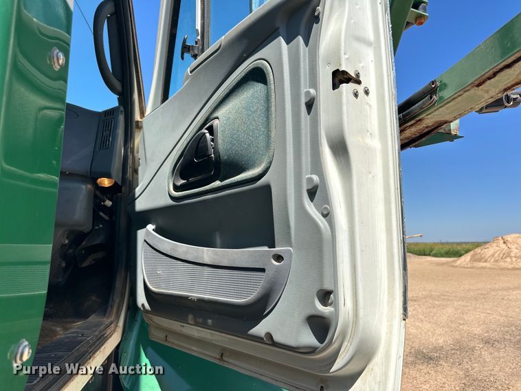 image for item DG4472 2006 International 7600 applicator truck