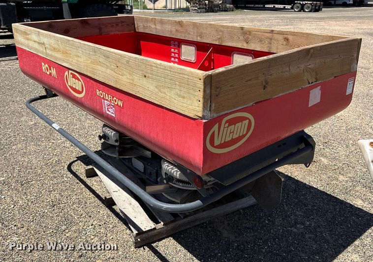 image for item DG4473 2015 Vicon RO-M spreader