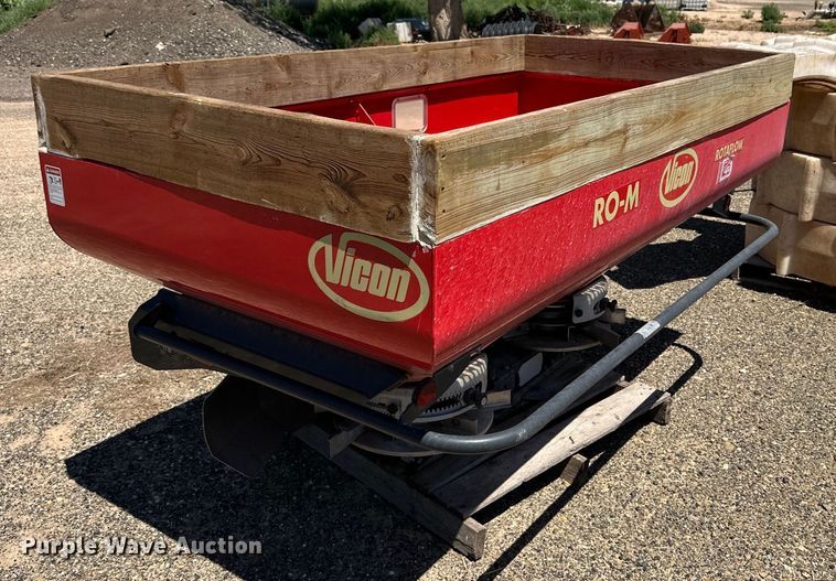 image for item DG4473 2015 Vicon RO-M spreader