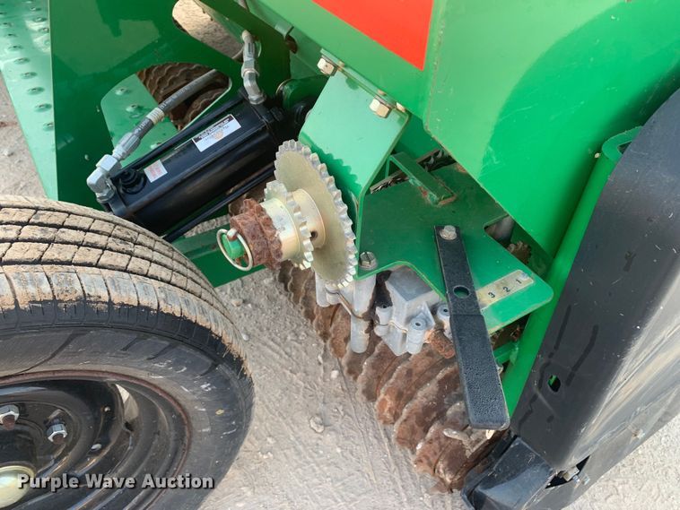 image for item DM1753 2017 Great Plains NTS2509 no-till seeder