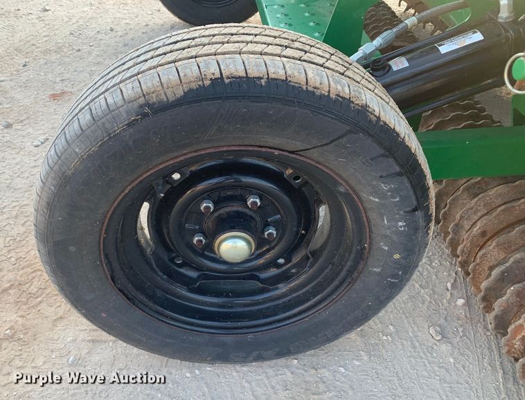 image for item DM1753 2017 Great Plains NTS2509 no-till seeder