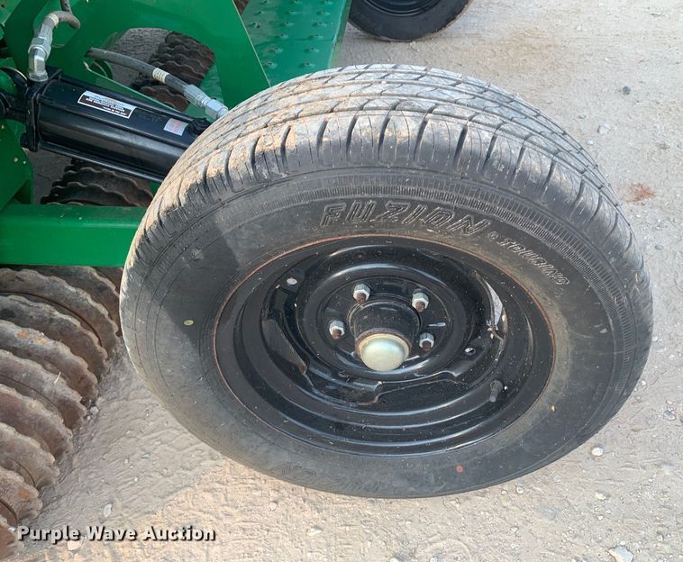 image for item DM1753 2017 Great Plains NTS2509 no-till seeder