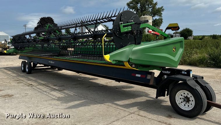 image for item DQ6718 2021 John Deere HD40R hinged draper head