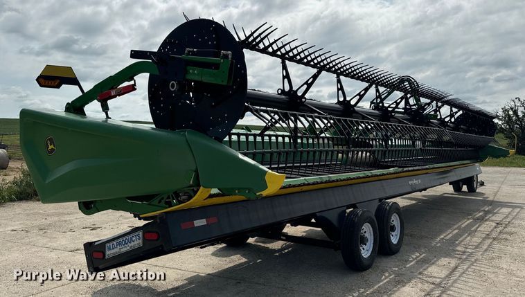 image for item DQ6718 2021 John Deere HD40R hinged draper head