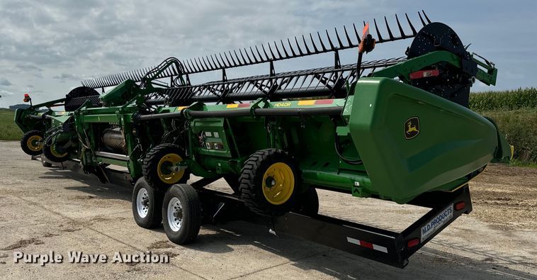 image for item DQ6718 2021 John Deere HD40R hinged draper head