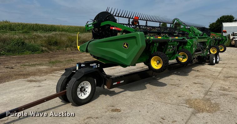 image for item DQ6718 2021 John Deere HD40R hinged draper head