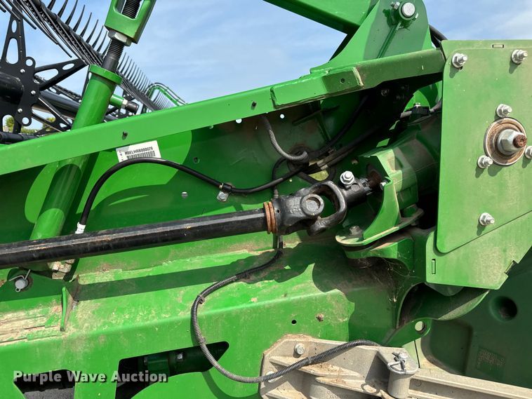 image for item DQ6718 2021 John Deere HD40R hinged draper head