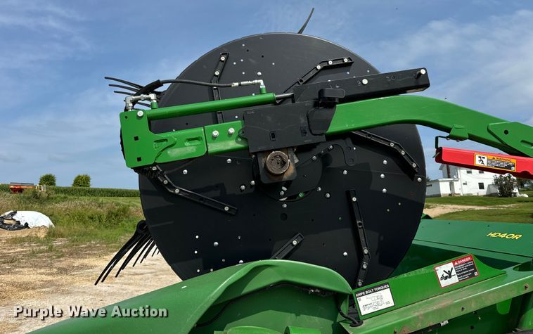 image for item DQ6718 2021 John Deere HD40R hinged draper head