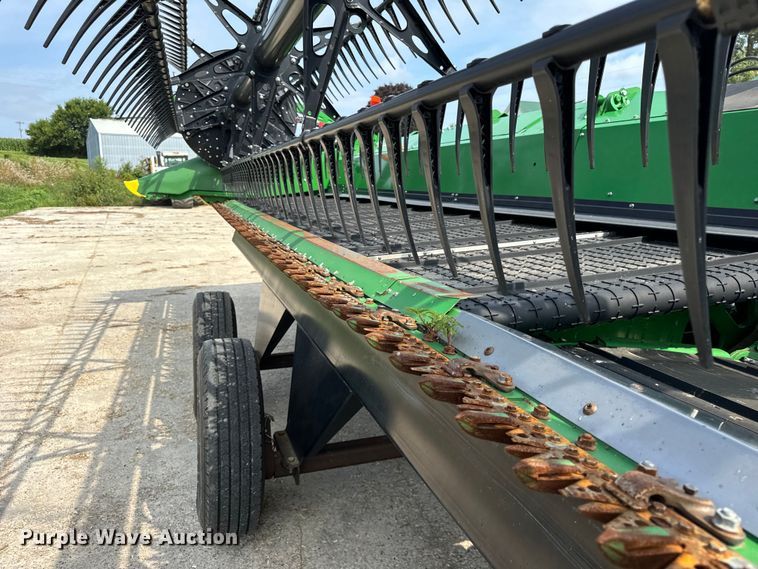 image for item DQ6718 2021 John Deere HD40R hinged draper head