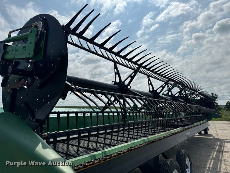 image for item DQ6718 2021 John Deere HD40R hinged draper head