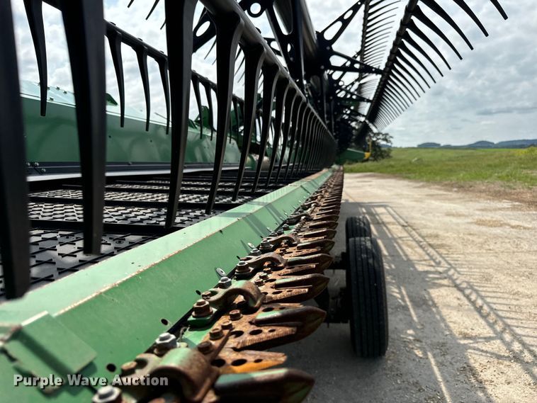 image for item DQ6718 2021 John Deere HD40R hinged draper head