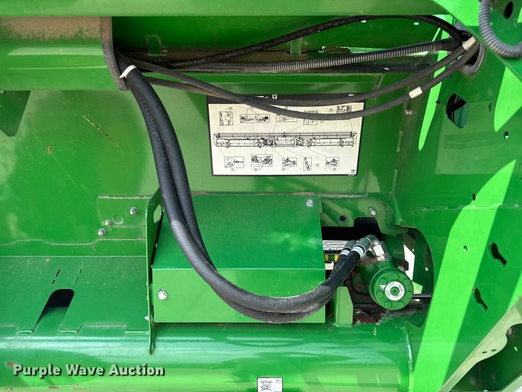 image for item DQ6718 2021 John Deere HD40R hinged draper head