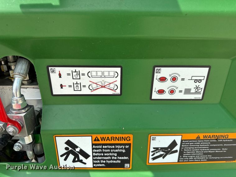 image for item DQ6718 2021 John Deere HD40R hinged draper head