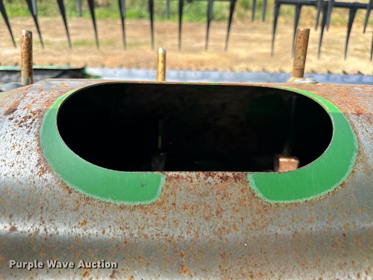 image for item DQ6718 2021 John Deere HD40R hinged draper head
