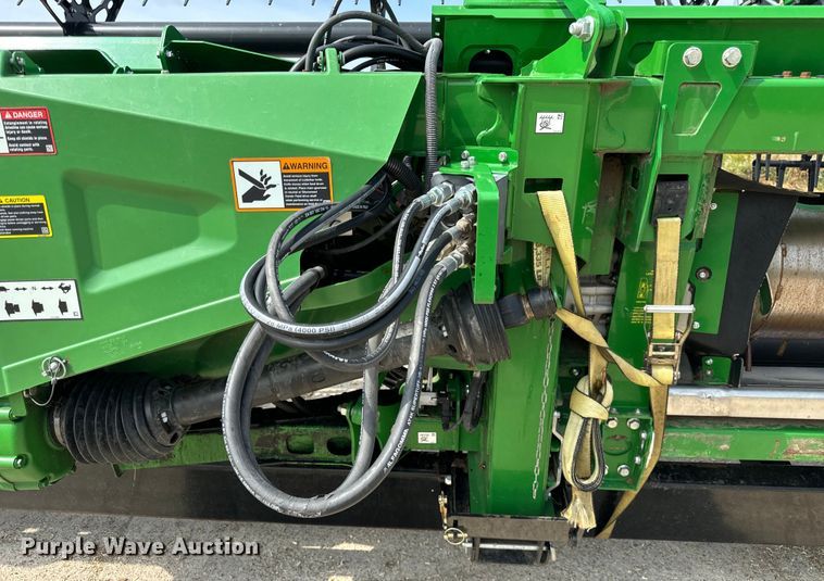 image for item DQ6718 2021 John Deere HD40R hinged draper head