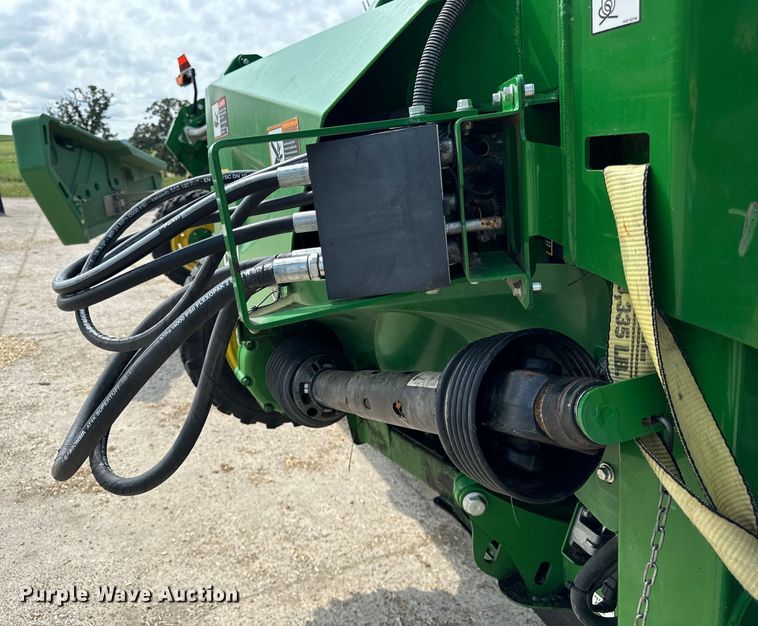 image for item DQ6718 2021 John Deere HD40R hinged draper head