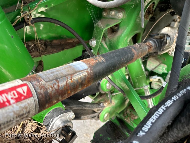 image for item DQ6718 2021 John Deere HD40R hinged draper head